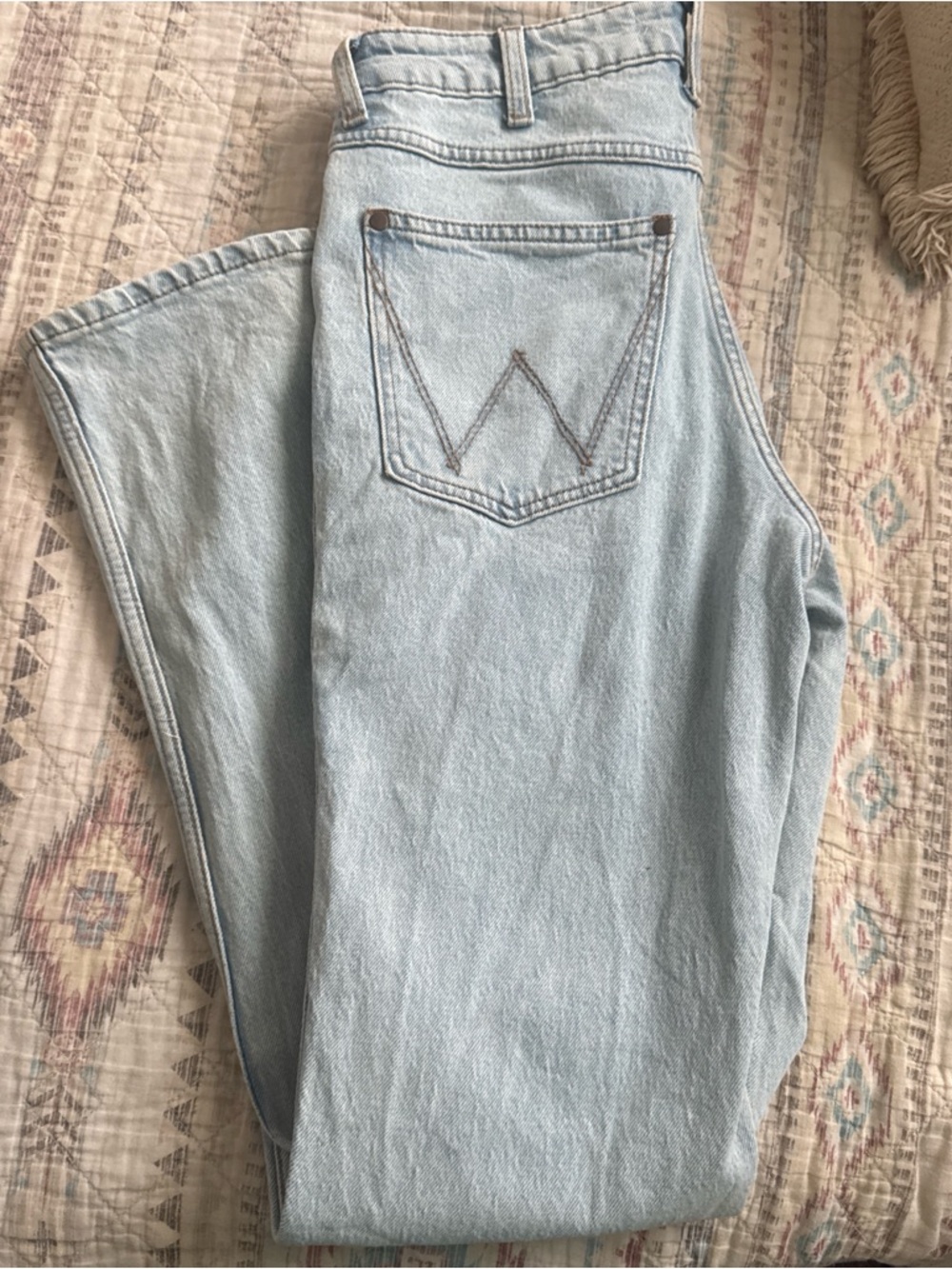 Wrangler Light Blue High-Rise Women's Jeans with Signature Back Stitching